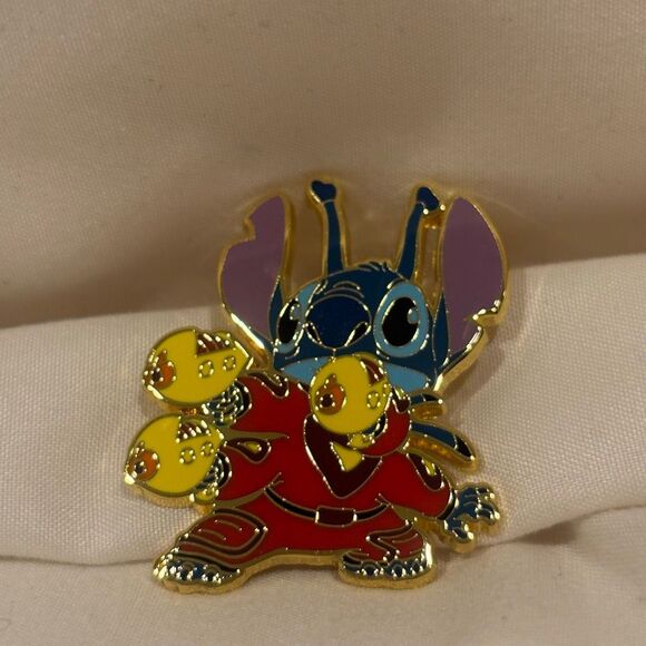 Loungefly Disney Lilo & Stitch Stitch Alien Mystery Enamel Pin NWT 💐 - Picture 3 of 6